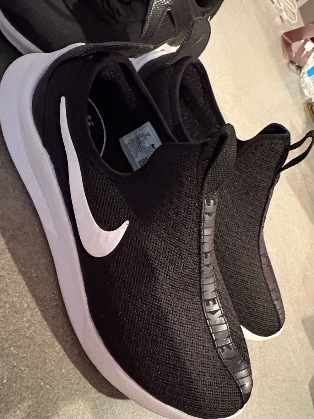 2 PAIR OF NIKE SHOES ✨ - Picture 2 of 11